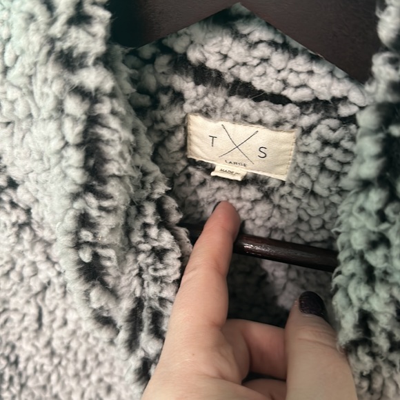 FRANCESCA’s Teddy Sherpa Zip Up Vest w/Pockets - Picture 13 of 14